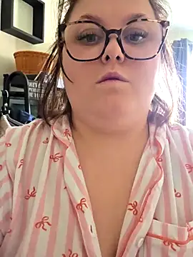 Tallulah-mae-xoxox online show from March 30, 1:45 pm