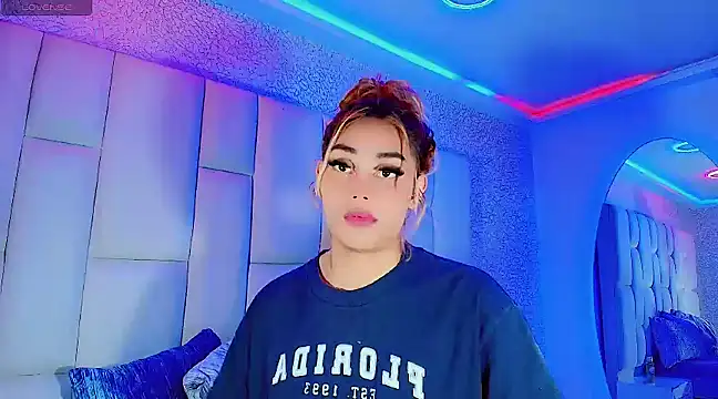 Snapshot of Hallyhott chatting on March 10, 7:53 am Hallyhott online show from March 10, 7:53 am