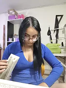 Snapshot of aleejhandraa chatting on January 31, 8:22 pm aleejhandraa online show from January 31, 8:22 pm