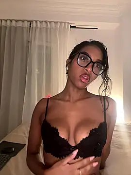 Snapshot of IamCrystal2 chatting on January 19, 1:42 am IamCrystal2 online show from January 19, 1:42 am