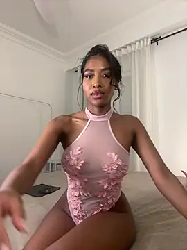 Snapshot of IamCrystal2 chatting on February 17, 12:07 am IamCrystal2 online show from February 17, 12:07 am