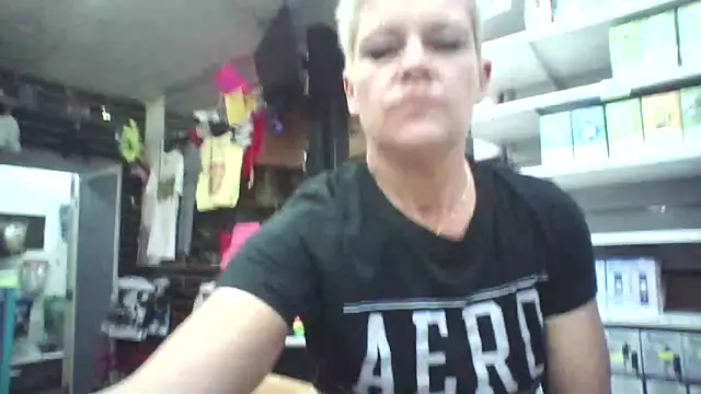 jadegilf1 online show from April 18, 1:48 pm