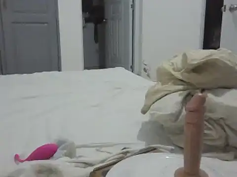 Snapshot of adele-33 chatting on February 5, 10:55 pm adele-33 online show from February 5, 10:55 pm