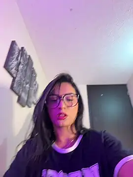 missycanoo online show from December 3, 10:57 am