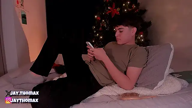 Snapshot of JaycoThomas chatting on December 14, 3:51 am JaycoThomas online show from December 14, 3:51 am