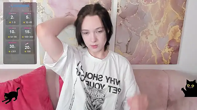 fiamoory online show from April 12, 1:21 am