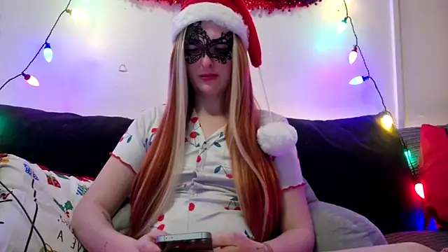 Snapshot of LexiSnowUK chatting on December 3, 11:57 pm LexiSnowUK online show from December 3, 11:57 pm