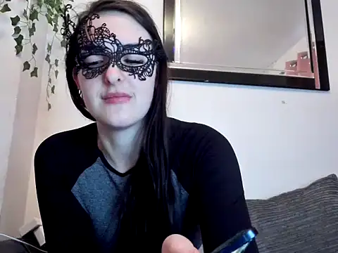 Snapshot of LexiSnowUK chatting on February 13, 9:41 am LexiSnowUK online show from February 13, 9:41 am