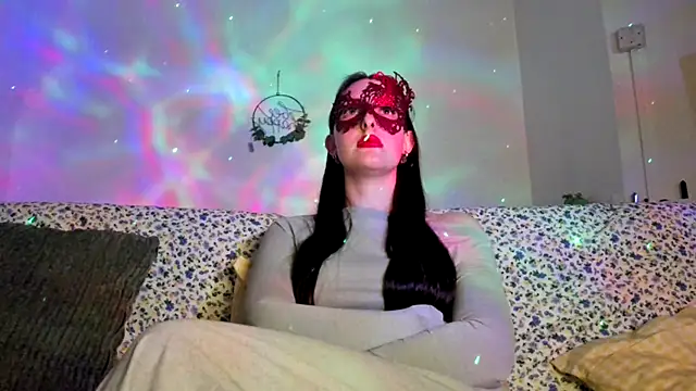 Snapshot of LexiSnowUK chatting on December 3, 10:30 pm LexiSnowUK online show from December 3, 10:30 pm