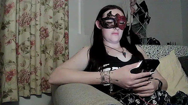 LexiSnowUK online show from March 23, 9:41 pm