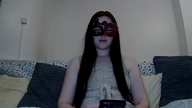 LexiSnowUK online show from March 25, 8:26 pm