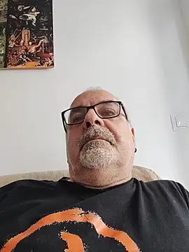 Snapshot of Satiro_Sevilla chatting on October 7, 2:03 pm Satiro Sevilla online show from October 7, 2:03 pm
