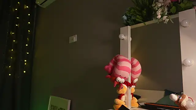 norakisses online show from January 12, 7:53 pm