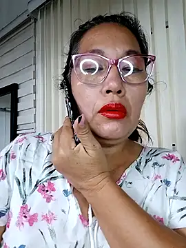 Snapshot of anniecoopeer chatting on January 30, 2:36 pm anniecoopeer online show from January 30, 2:36 pm