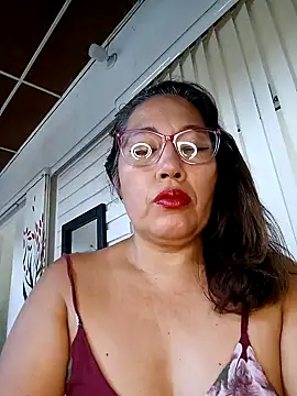 Snapshot of anniecoopeer chatting on February 5, 3:52 pm anniecoopeer online show from February 5, 3:52 pm