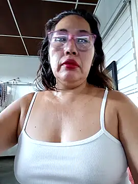Snapshot of anniecoopeer chatting on February 12, 3:49 pm anniecoopeer online show from February 12, 3:49 pm