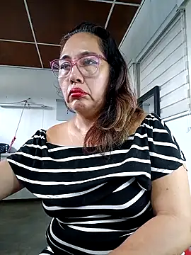 Snapshot of anniecoopeer chatting on March 4, 3:26 pm anniecoopeer online show from March 4, 3:26 pm