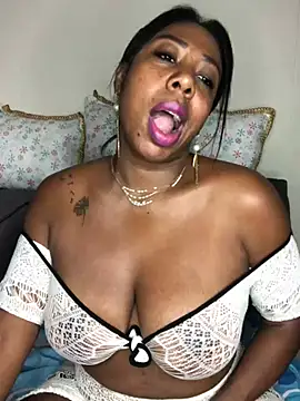 IsabellaaSmith online show from December 28, 11:05 pm