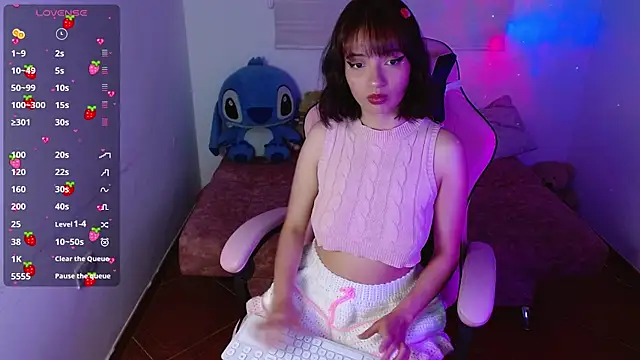 Snapshot of evie_cloud chatting on February 14, 1:02 am evie cloud online show from February 14, 1:02 am