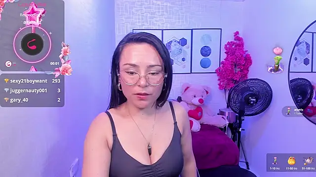 Snapshot of Tiara_rr chatting on December 7, 9:44 pm Tiara rr online show from December 7, 9:44 pm