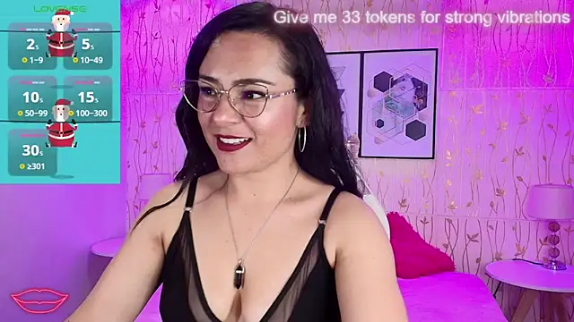 Snapshot of Tiara_rr chatting on December 27, 3:20 am Tiara rr online show from December 27, 3:20 am