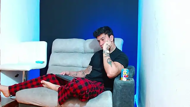 JUSTIN FULLER1 online show from February 15, 10:17 pm