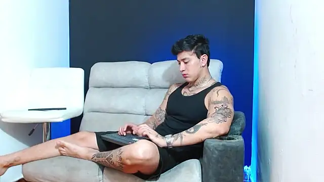 JUSTIN FULLER1 online show from April 16, 10:23 pm