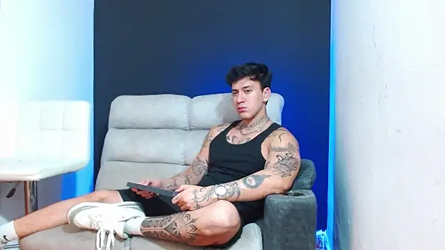 Snapshot of JUSTIN_FULLER1 chatting on April 24, 2:58 am JUSTIN FULLER1 online show from April 24, 2:58 am