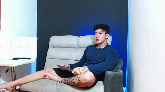 Snapshot of JUSTIN_FULLER1 chatting on April 29, 11:22 pm JUSTIN FULLER1 online show from April 29, 11:22 pm