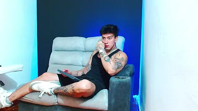 Snapshot of JUSTIN_FULLER1 chatting on May 8, 1:00 am JUSTIN FULLER1 online show from May 8, 1:00 am