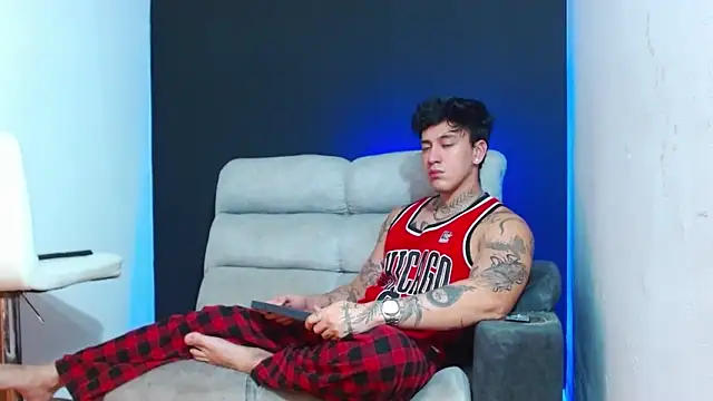 Snapshot of JUSTIN_FULLER1 chatting on May 18, 3:02 am JUSTIN FULLER1 online show from May 18, 3:02 am
