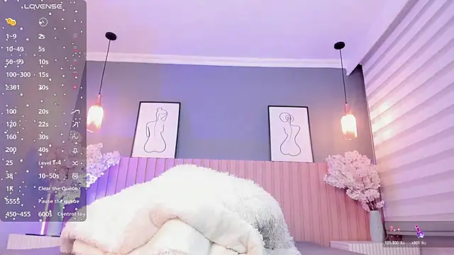 Snapshot of babee_sophie chatting on October 9, 3:15 am babee sophie online show from October 9, 3:15 am