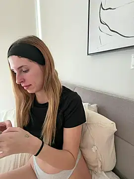 emma05 online show from March 22, 11:35 am