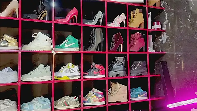 Indianbrownie online show from March 18, 3:04 pm