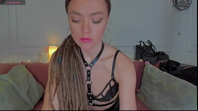 Snapshot of KellyFouler chatting on February 10, 1:44 pm KellyFouler online show from February 10, 1:44 pm