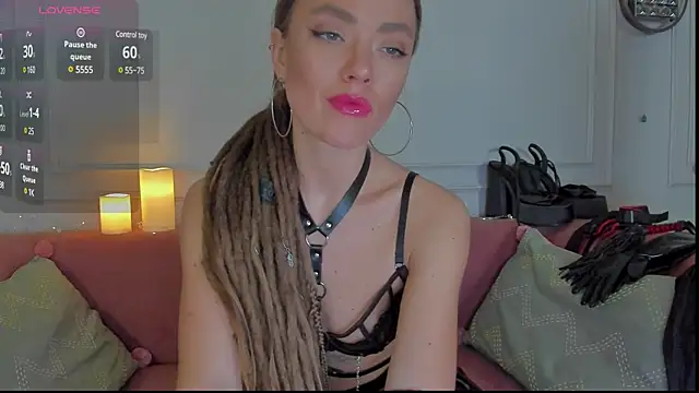 Snapshot of KellyFouler chatting on February 23, 1:32 pm KellyFouler online show from February 23, 1:32 pm