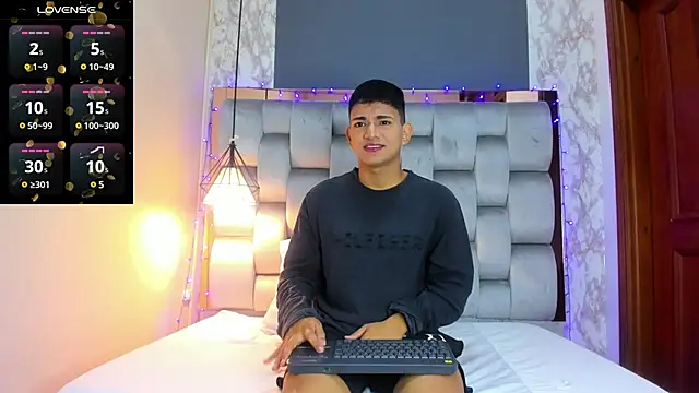 Snapshot of ander_deimond_ chatting on January 7, 12:41 pm ander deimond online show from January 7, 12:41 pm