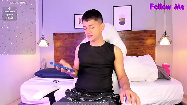 Snapshot of ander_deimond_ chatting on February 13, 1:15 pm ander deimond online show from February 13, 1:15 pm