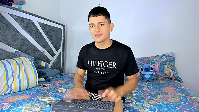 Snapshot of ander_deimond_ chatting on February 14, 5:36 pm ander deimond online show from February 14, 5:36 pm