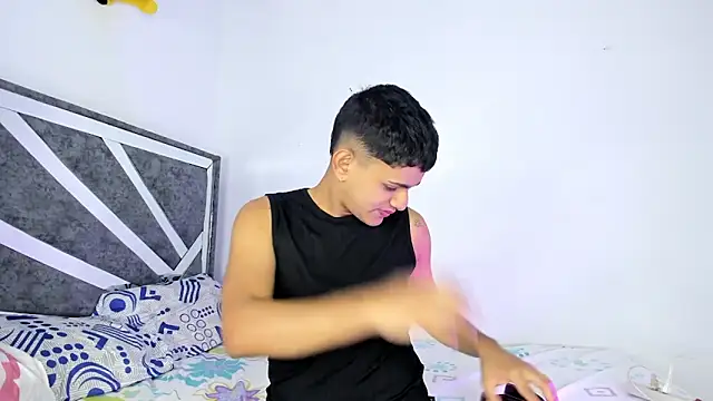 Snapshot of ander_deimond_ chatting on February 27, 8:53 pm ander deimond online show from February 27, 8:53 pm