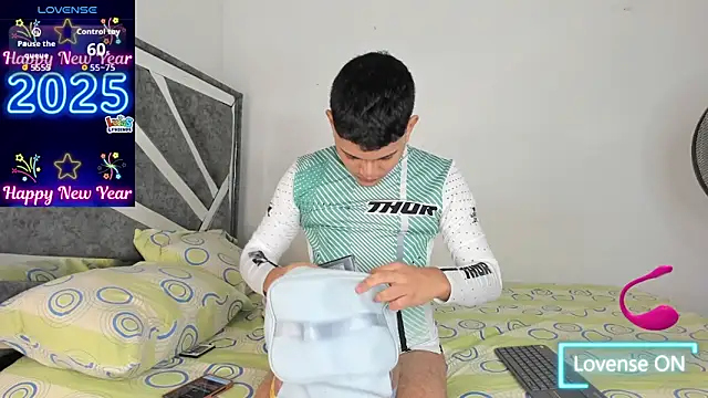 Snapshot of ander_deimond_ chatting on September 10, 1:33 pm ander deimond online show from September 10, 1:33 pm