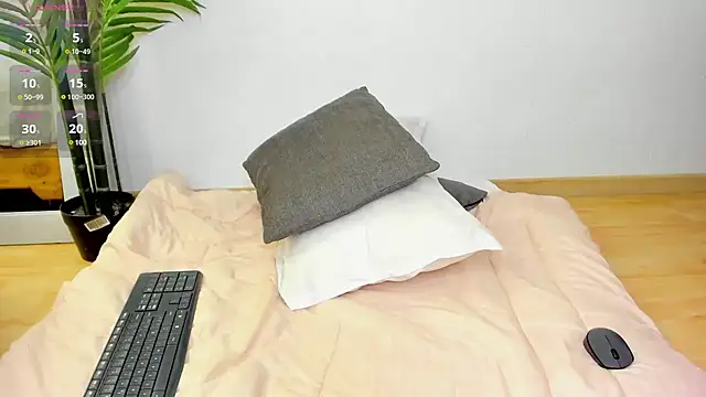 Snapshot of Abril_Storm chatting on February 18, 12:04 am Abril Storm online show from February 18, 12:04 am