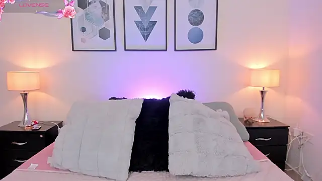 JulianaWaldo online show from September 10, 1:11 pm