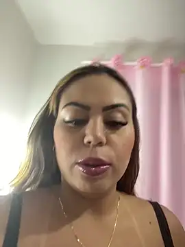 Snapshot of lariic chatting on January 28, 10:45 pm lariic online show from January 28, 10:45 pm