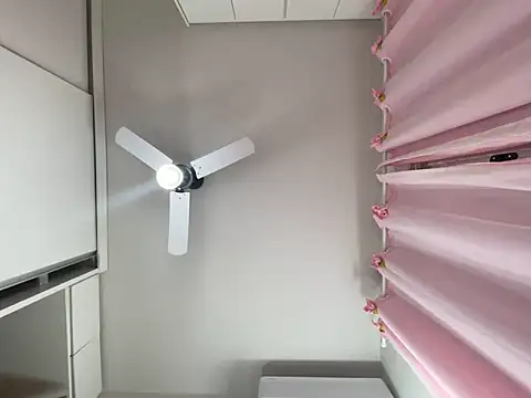 Snapshot of lariic chatting on October 2, 12:45 pm lariic online show from October 2, 12:45 pm