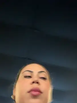 Snapshot of lariic chatting on February 9, 3:05 pm lariic online show from February 9, 3:05 pm