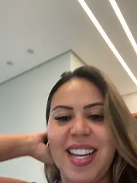 Snapshot of lariic chatting on February 19, 8:38 pm lariic online show from February 19, 8:38 pm