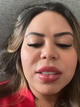 Snapshot of lariic chatting on February 21, 8:32 pm lariic online show from February 21, 8:32 pm