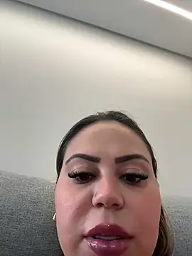 Snapshot of lariic chatting on February 24, 3:10 pm lariic online show from February 24, 3:10 pm