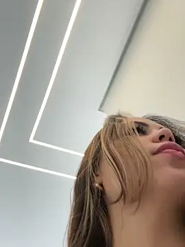 Snapshot of lariic chatting on March 1, 1:13 pm lariic online show from March 1, 1:13 pm